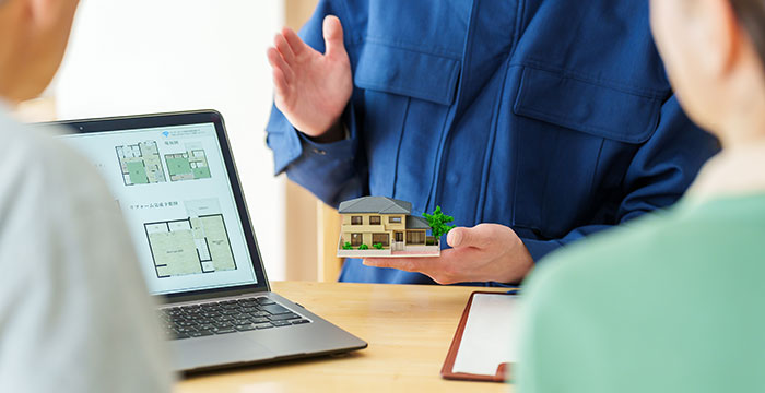 finanzierung Financing experts prepare an offer for mortgage financing